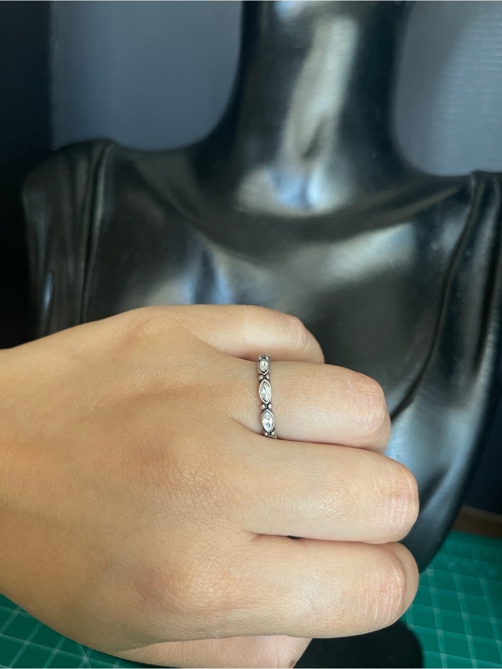 Brighton silver tone scalloped eternity stackable ring size 6